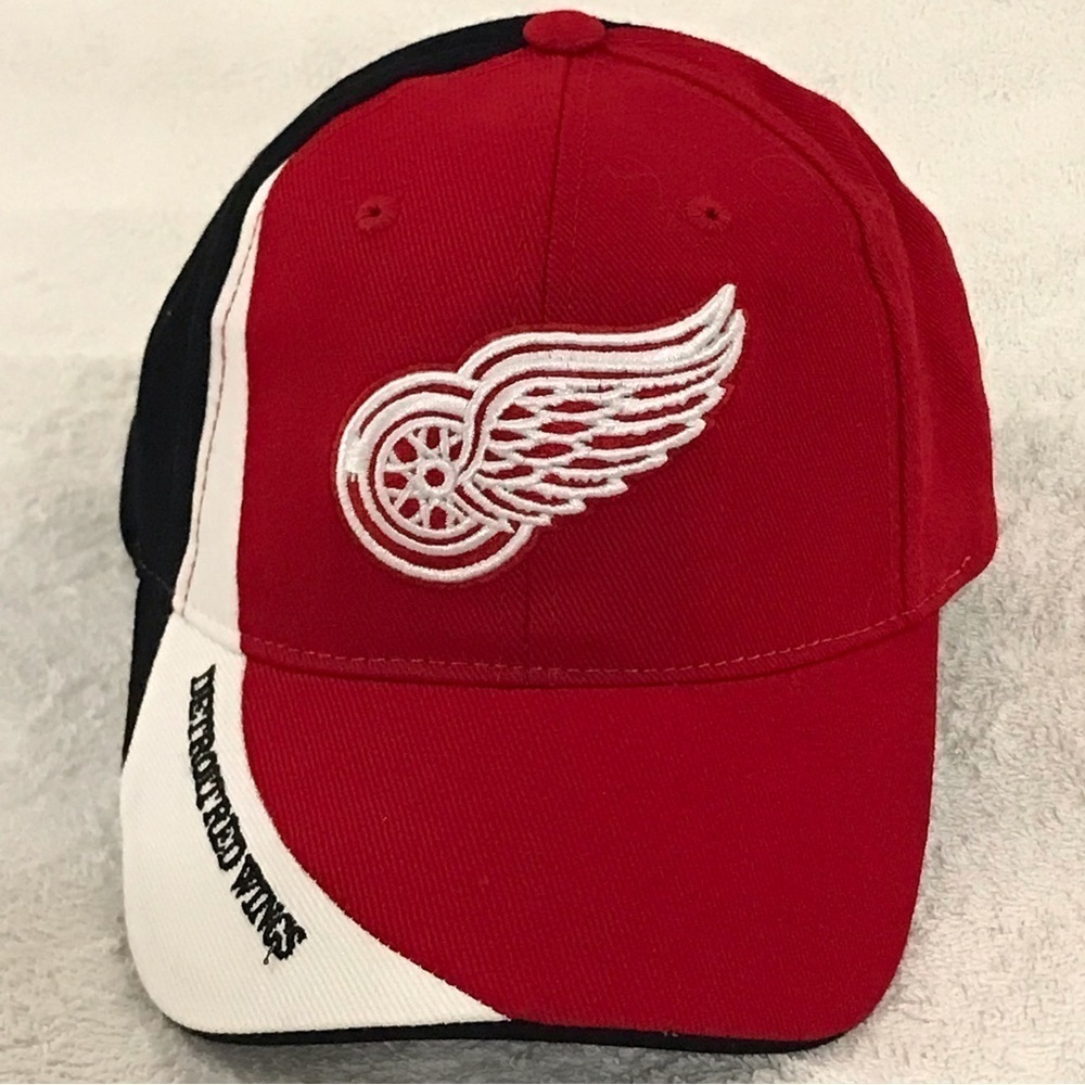 Fan Favorite NHL Detroit Red Wings Adjustable Red Black White Hockey Cap NWOT